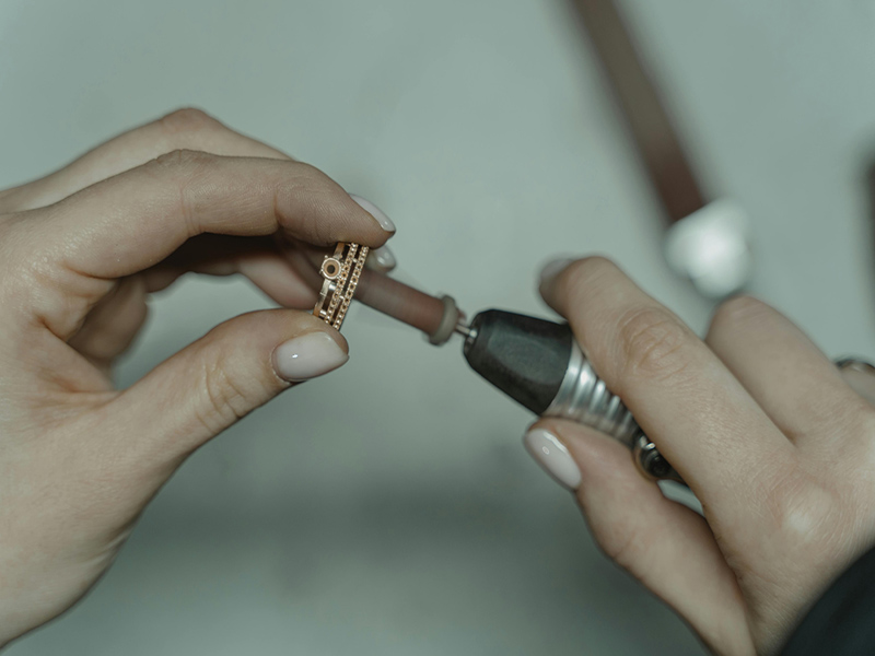 Moissanite is a sustainable and ethical alternative to diamonds.