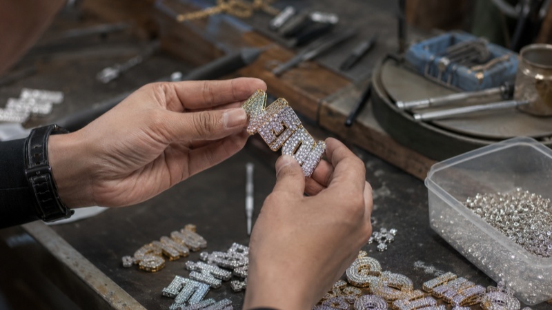 For growing brands, the key lesson is that manufacturing decisions should not be based on unit price alone.