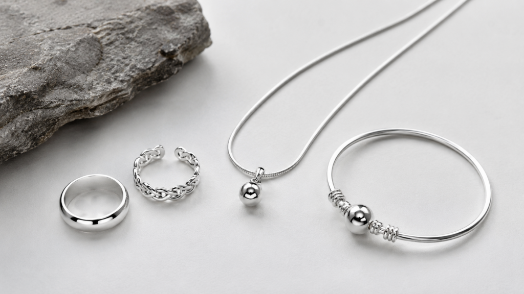 Regular silver” is not a precise jewelry material term. It may refer to pure silver, sterling silver,