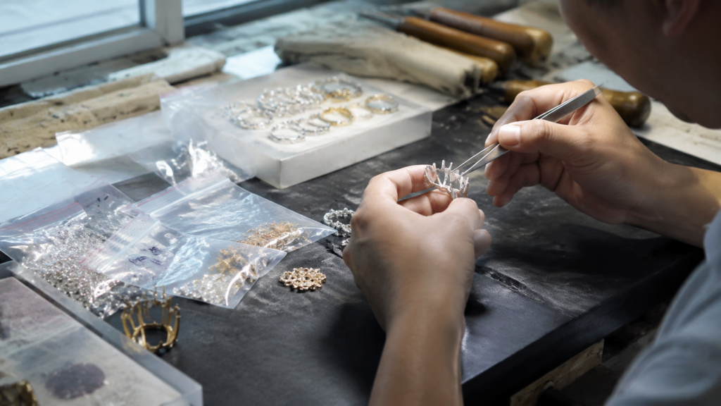 Best Buyer Types for Low MOQ Jewelry Manufacturing