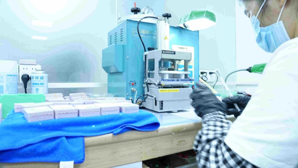 How Jewelry Brands Choose Hypoallergenic Materials for Production