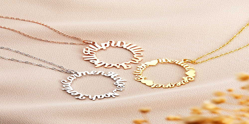 For birthdays and friendship gifts, the classic circle and ring necklaces are a popular choice.