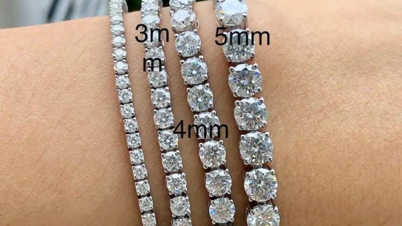 Fine chain bracelets and simple bangles are popular for regular wear