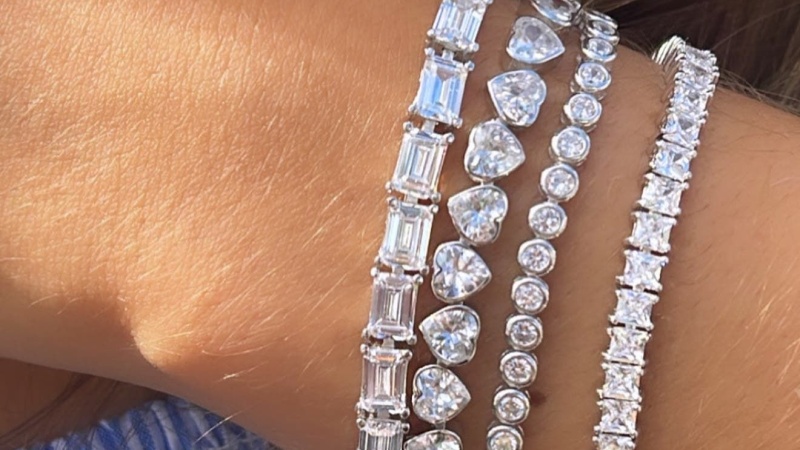 Silver has a specific gravity of 10.49 grams per cubic centimeter.