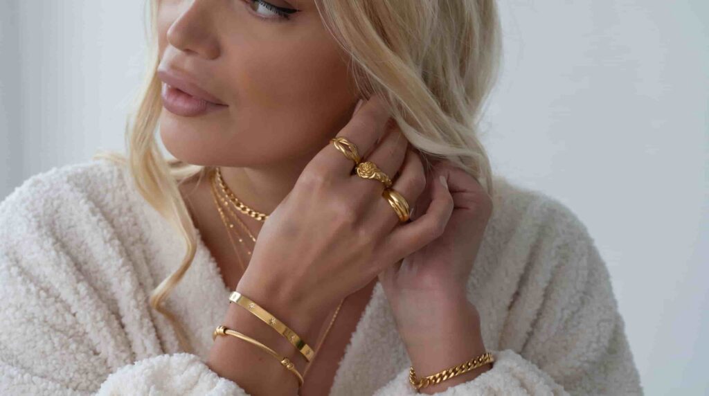 while yellow gold and rose gold have copper/silver as alloys.