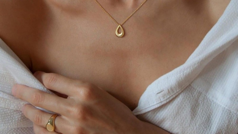 Tips for Wearing Jewelry with Sensitive Skin