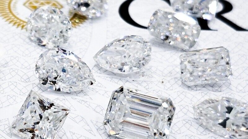 Real Diamonds vs. Simulants And Synthetic Stones