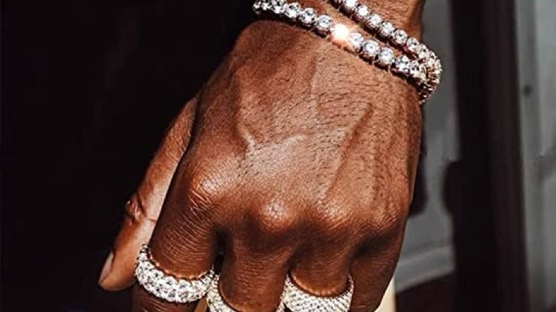 This report breaks down how 2026’s richest rappers are shaping hip hop jewelry trends