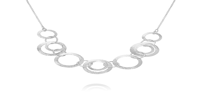 We are offering not only circular-shaped necklaces but also ring necklaces.