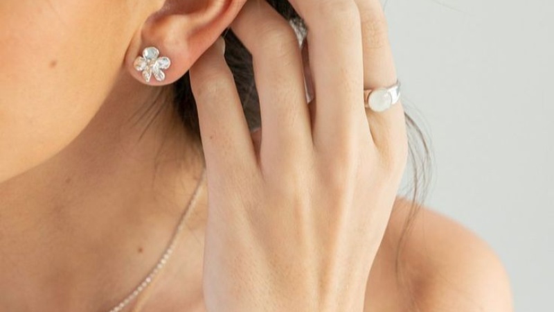 Why Jewelry Sometimes Causes an Allergic Reaction
