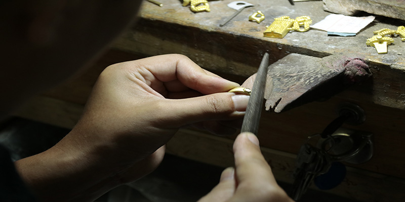 we help our clients reduce these risks by offering pre-production size confirmation and flexible resizing solutions for bulk orders.