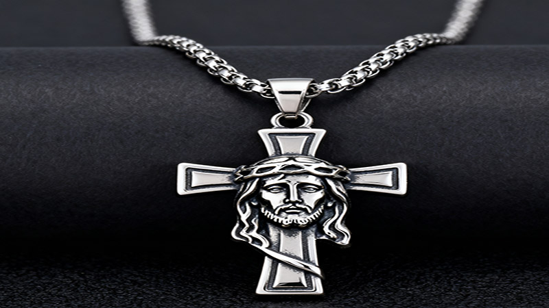 This multi-purpose jewelry is suitable for both men and women