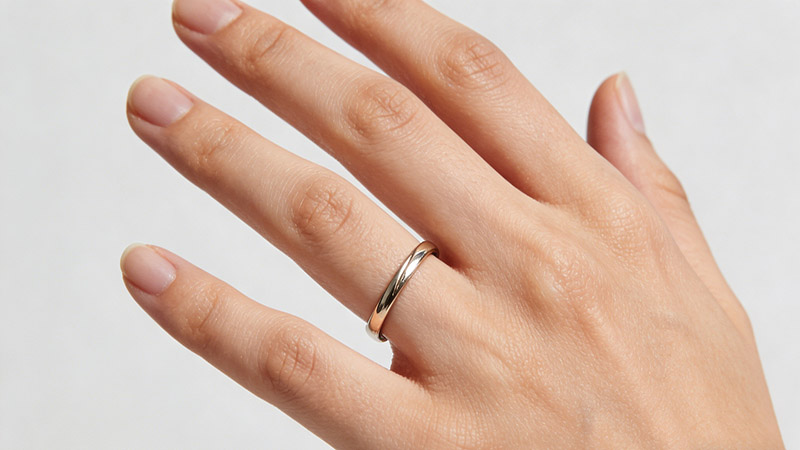 This fourth finger is actually the index finger. 