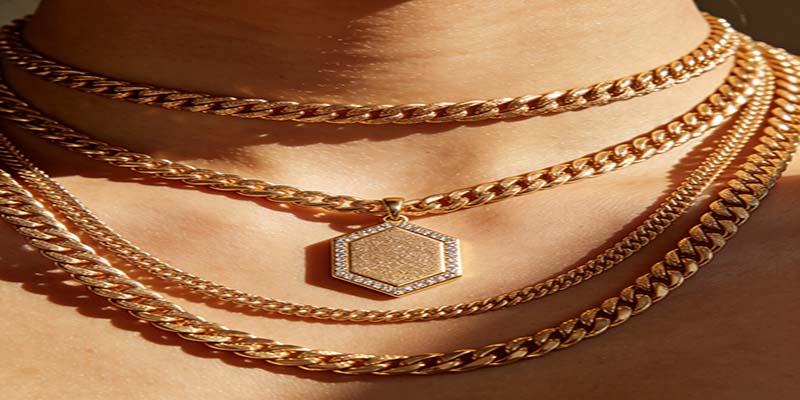 The chevron links make it suitable even for heavy pendants