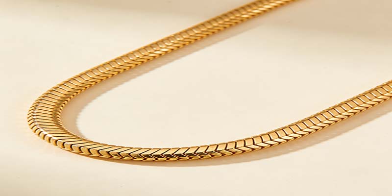  if you love a polished and more modern look, you should pick24ct gold snake chain necklaces.