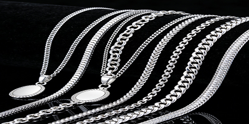 The luxury silvery appearance of palladium makes it one of the loved materials for necklaces in 2026.