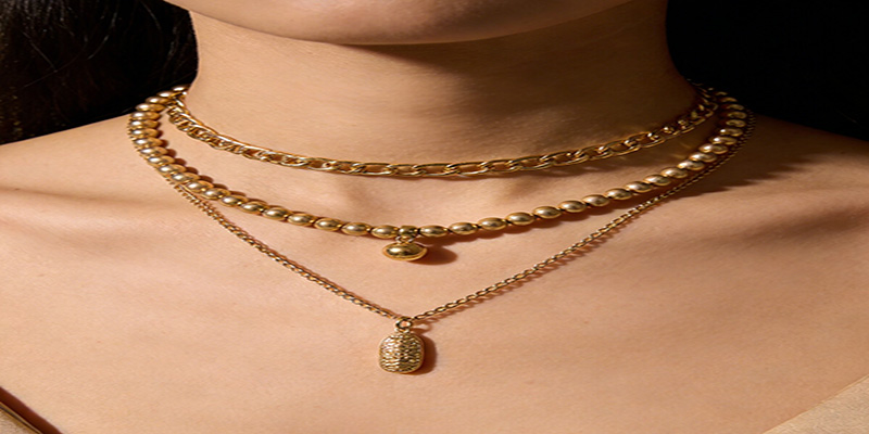 For a more attractive visual, you can also mix chains, pendants, beads, or charms. 