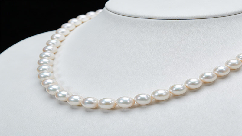 hese pearls are commonly used in classic single-strand pearl necklaces.