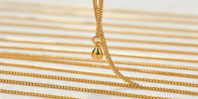 This chain is mostly loved by young buyers purchasing 1.5mm thick box chain for simple everyday outfits. 
