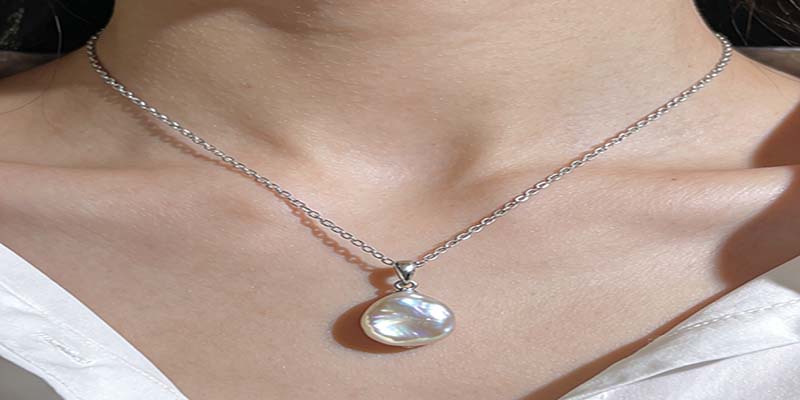 It is one of the most loved pendants by men and women for daily wear.