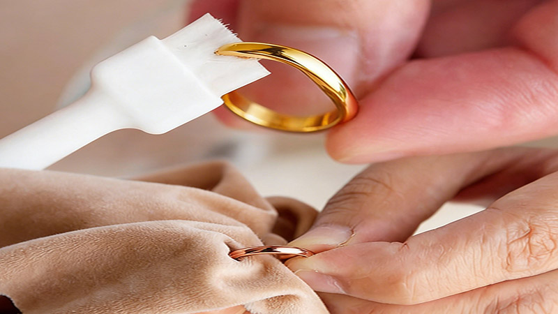 How to Maintain Yellow Gold and Rose Gold Jewelry for Long-Term Use
