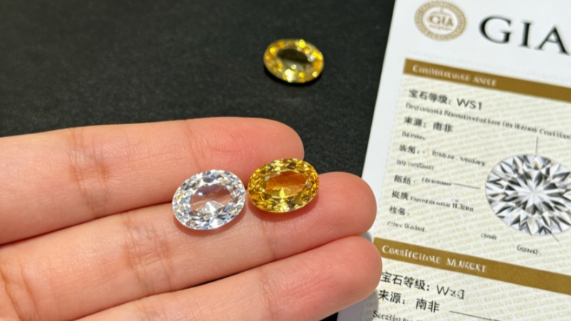 Check the Weight and Feel: Quality gemstones have a different feel in one’s hand